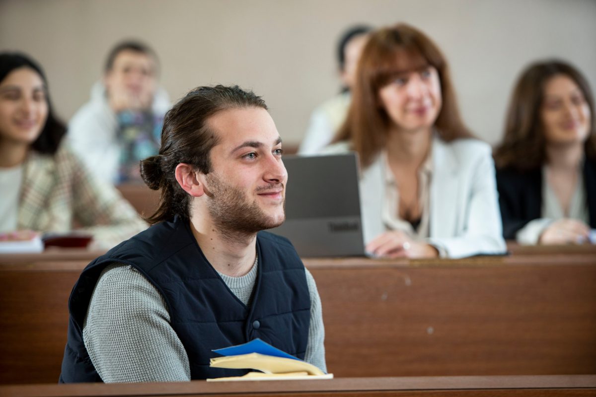 6ec6590b-e9fb-4533-9637-40b1784ee56f