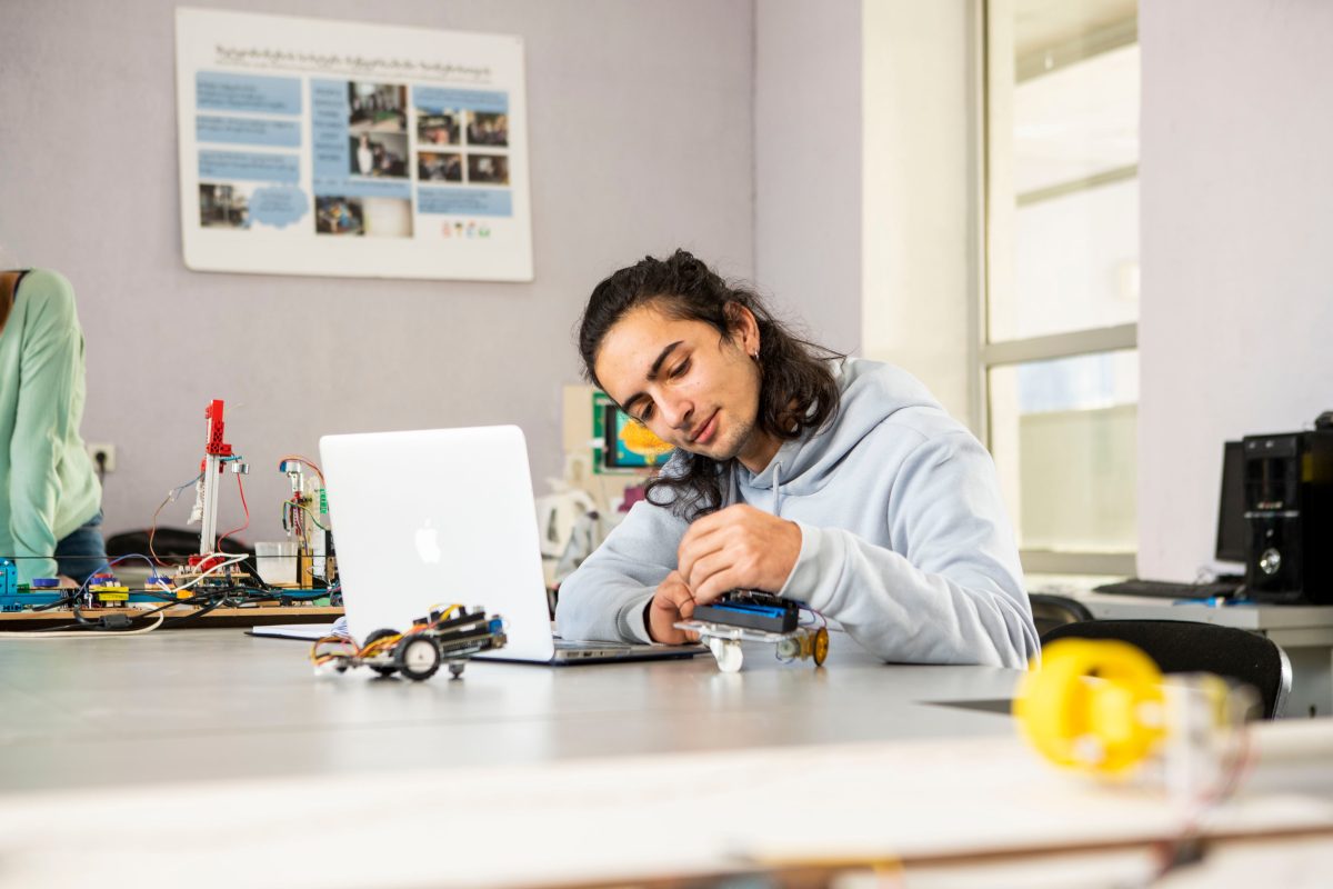 b086acf9-0e9d-432d-8022-618de9d93f78